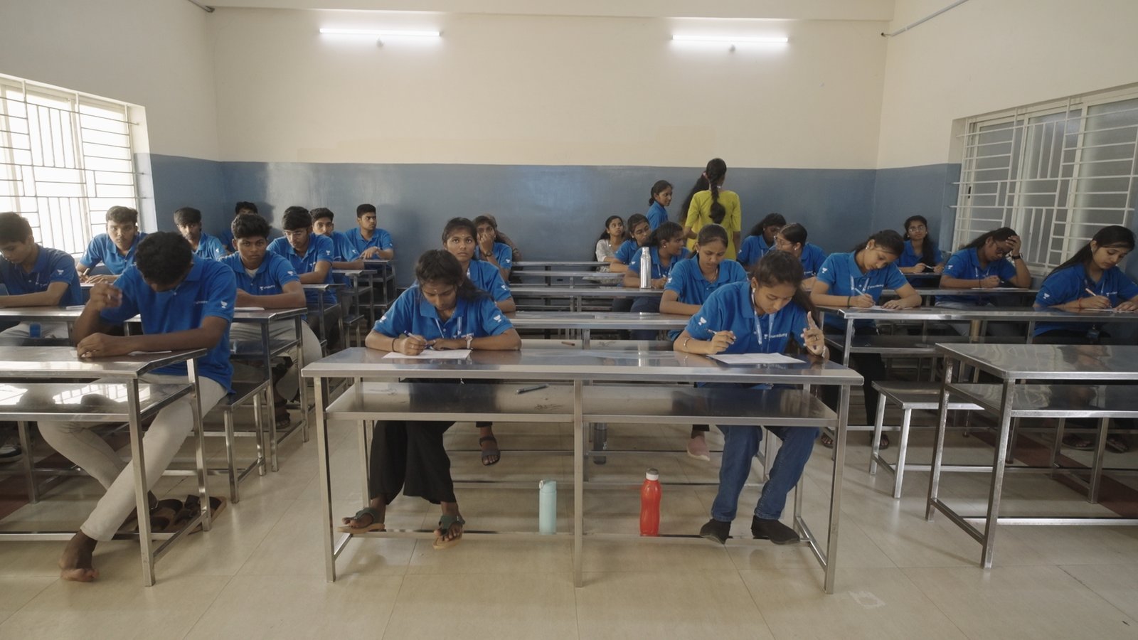 Smart classroom with interactive board